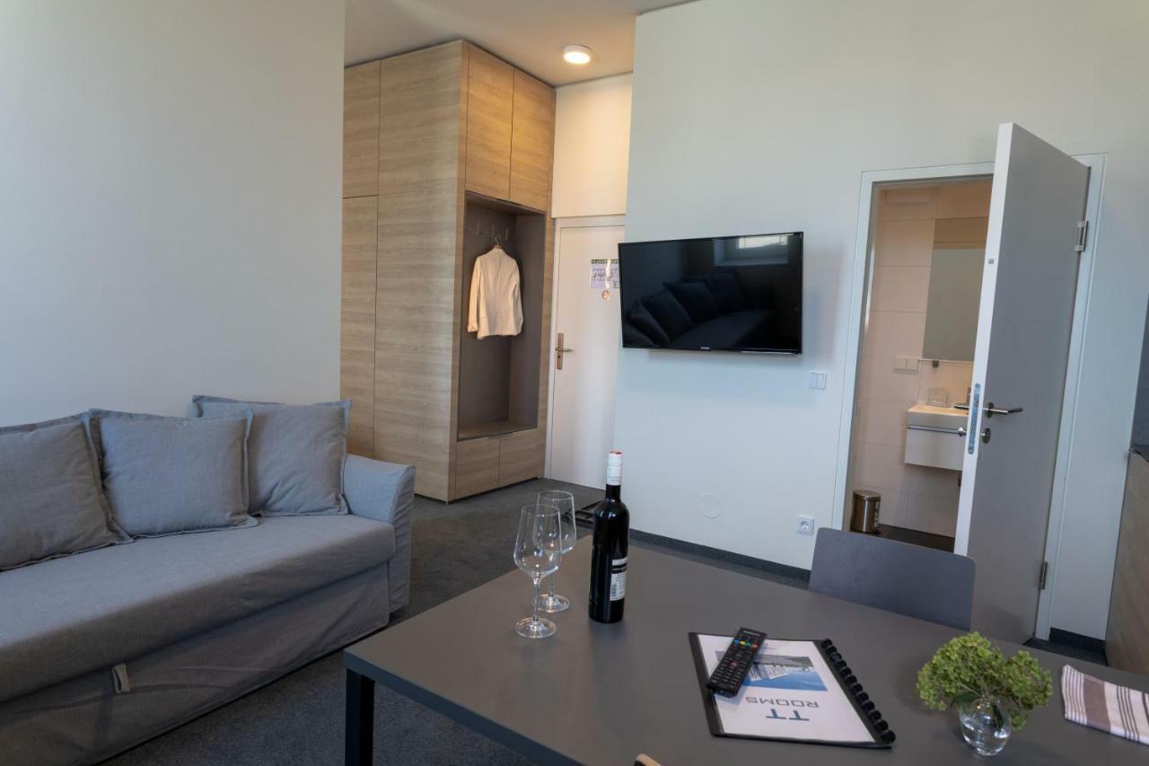 Tt-Rooms - Kontaktlos Mit Self Check-In I Free Parking Graz Buitenkant foto