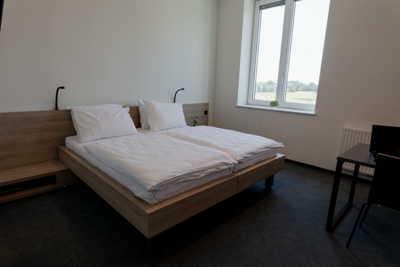 Tt-Rooms - Kontaktlos Mit Self Check-In I Free Parking Graz Buitenkant foto