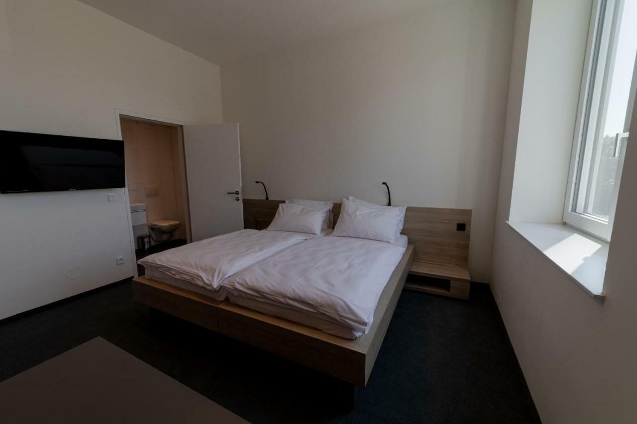 Tt-Rooms - Kontaktlos Mit Self Check-In I Free Parking Graz Buitenkant foto